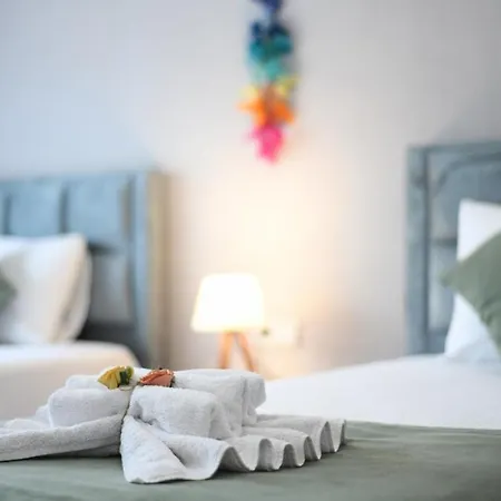 De Mustakil Havuzlu Bahceli Willa *